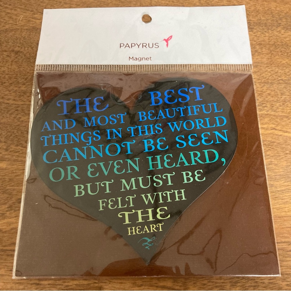 5/$15 NWT Papyrus Magnet - Heart